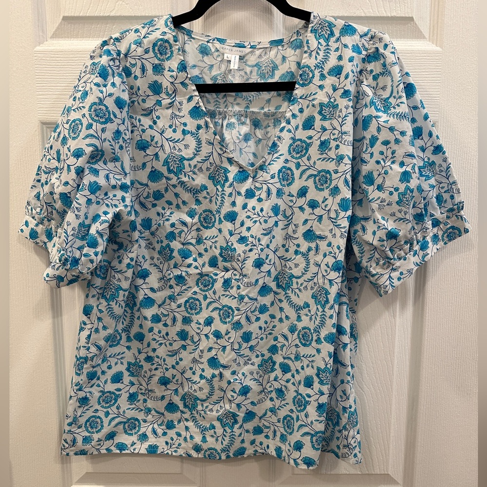 Draper James Ladies V-Neck Puff Short Sleeve Top Size L Blue Paisley cotton EUC